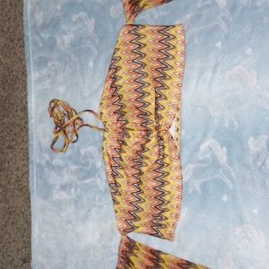 Off shoulder tribal netted long sleeve crop top